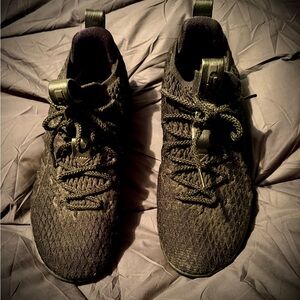 Nike LeBron 15 Low—Blackout